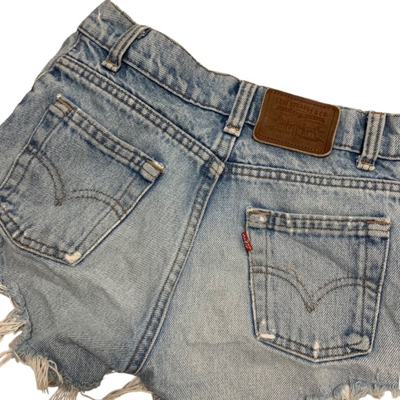 Levi’s shorts - Picture 3 of 4